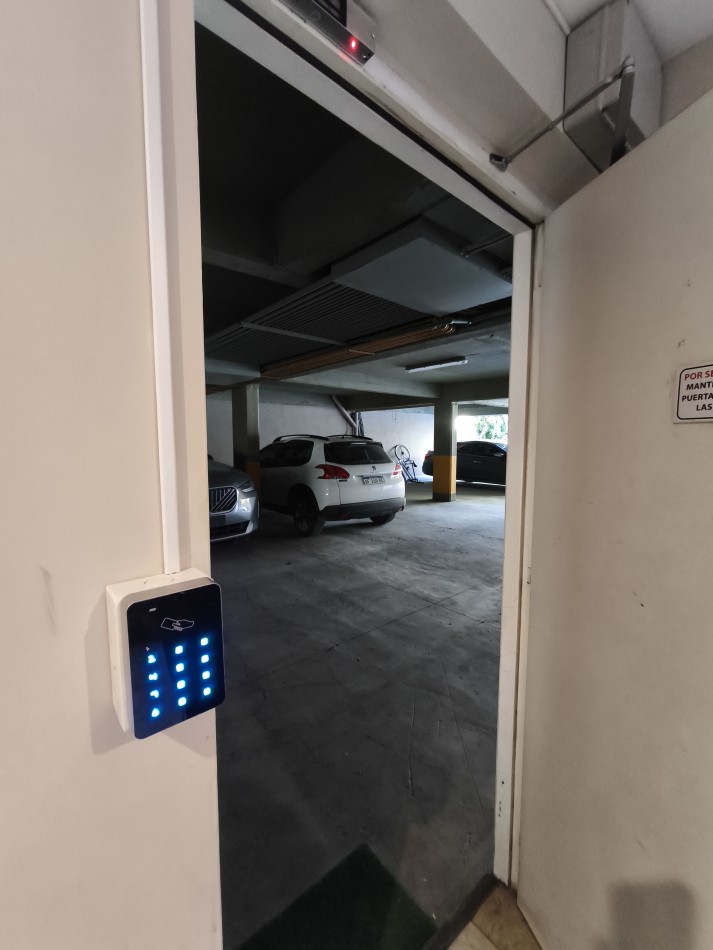 Comodo departamento centro con cochera cubierta