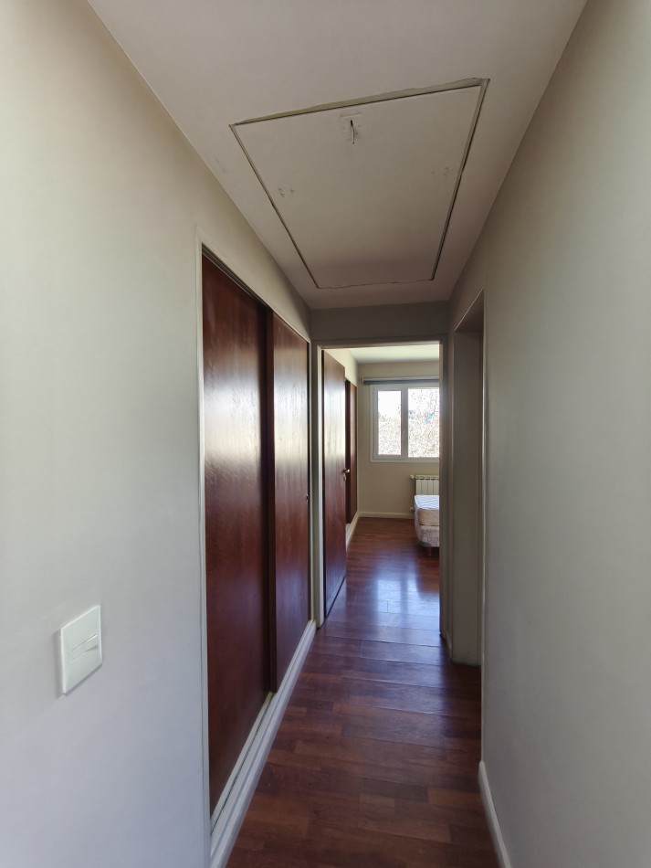 Comodo departamento centro con cochera cubierta