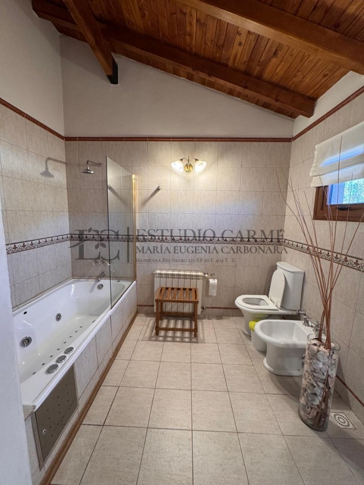 Casa 6 amb + amplio quincho o depto cochera cubierta en Dina Huapi a 15 km de Bariloche zona residencial jardin 