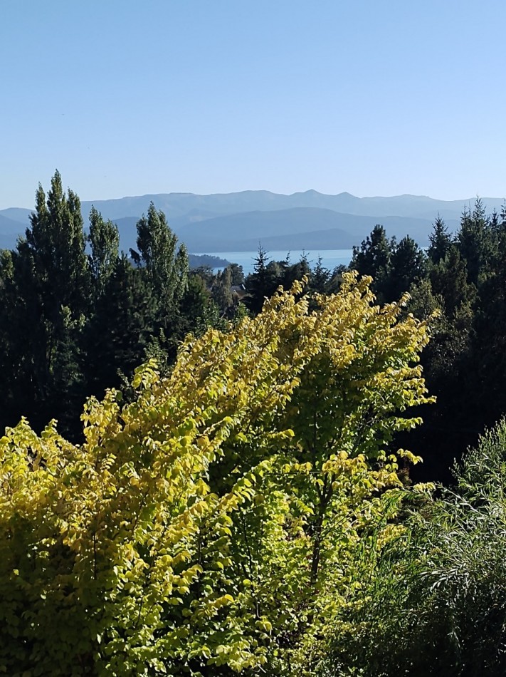 Vista al lago en San Ignacio del Cerro, casa en venta en Bariloche amoblada 