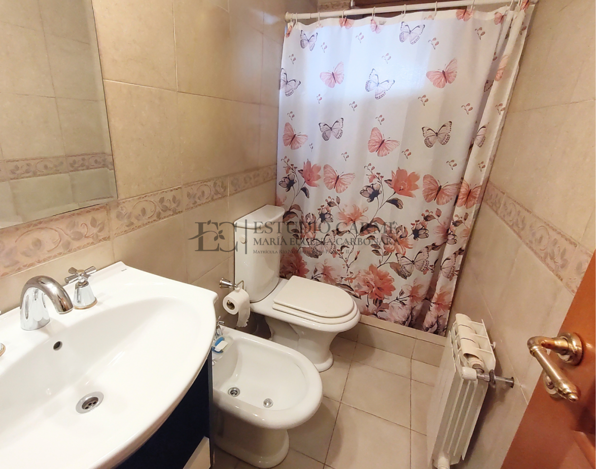 Casa 6 amb + amplio quincho o depto cochera cubierta en Dina Huapi a 15 km de Bariloche zona residencial jardin 