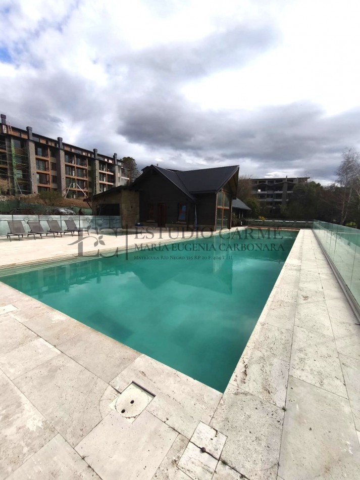 Casa en barrio privado Barrancas de Melipal en venta a 4,5 km del centro de Bariloche con seguridad y pileta