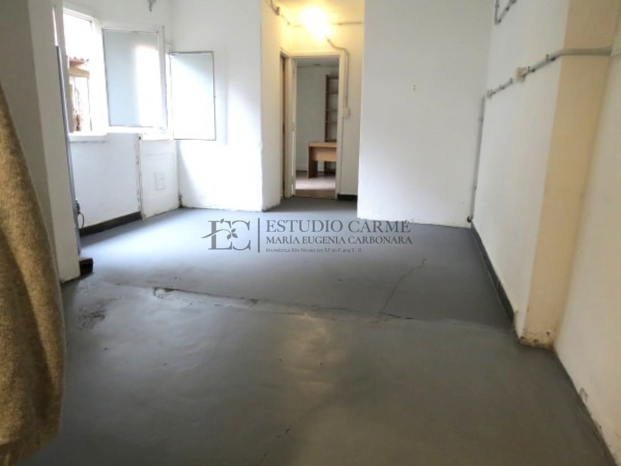 Amplio local comercial con potencial en el centro comercial de Bariloche