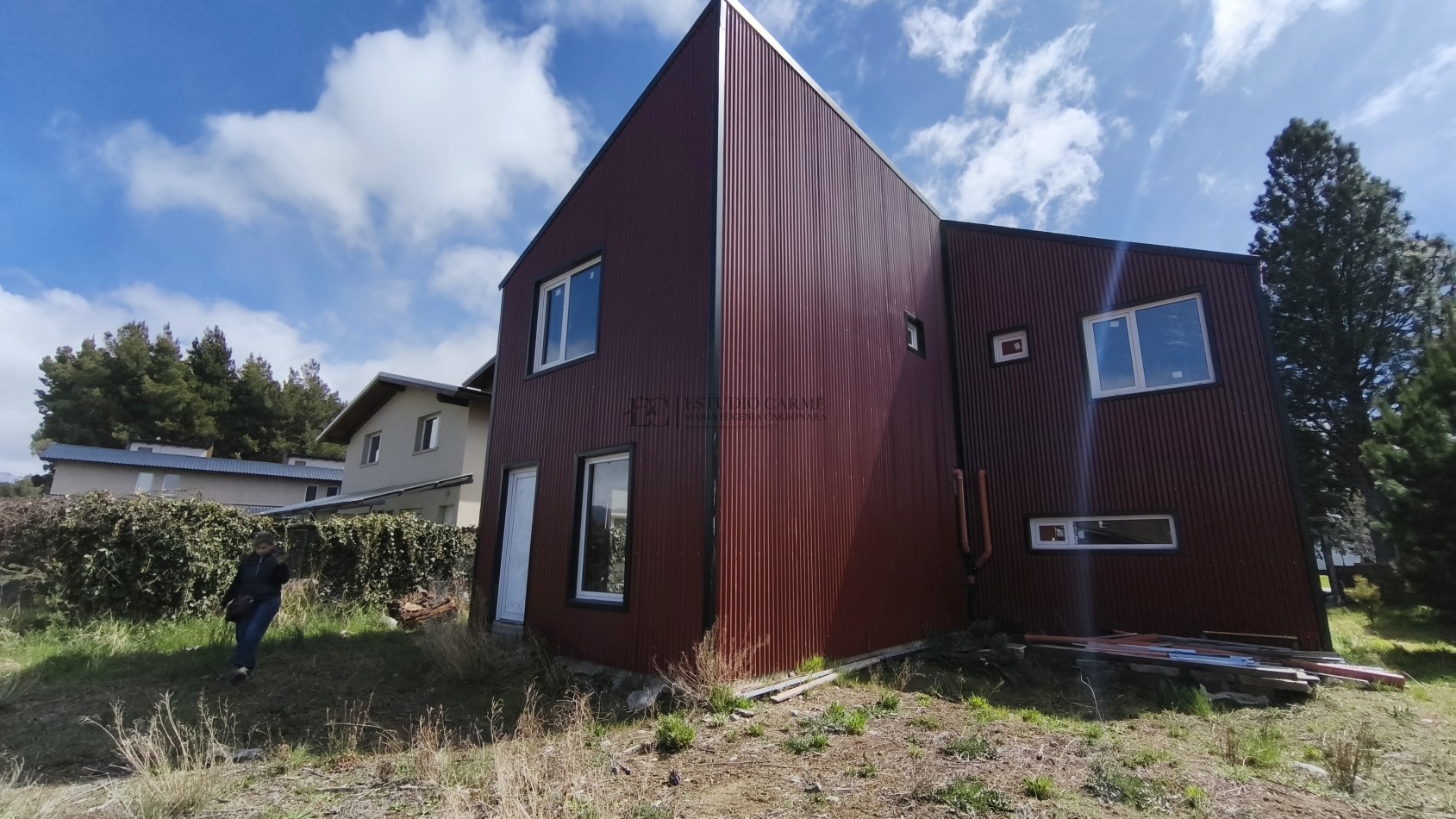 Complejo en block de 3 unidades a terminar en barrio Entre Pinos al este del centro de Bariloche. Oportunidad de inversion.