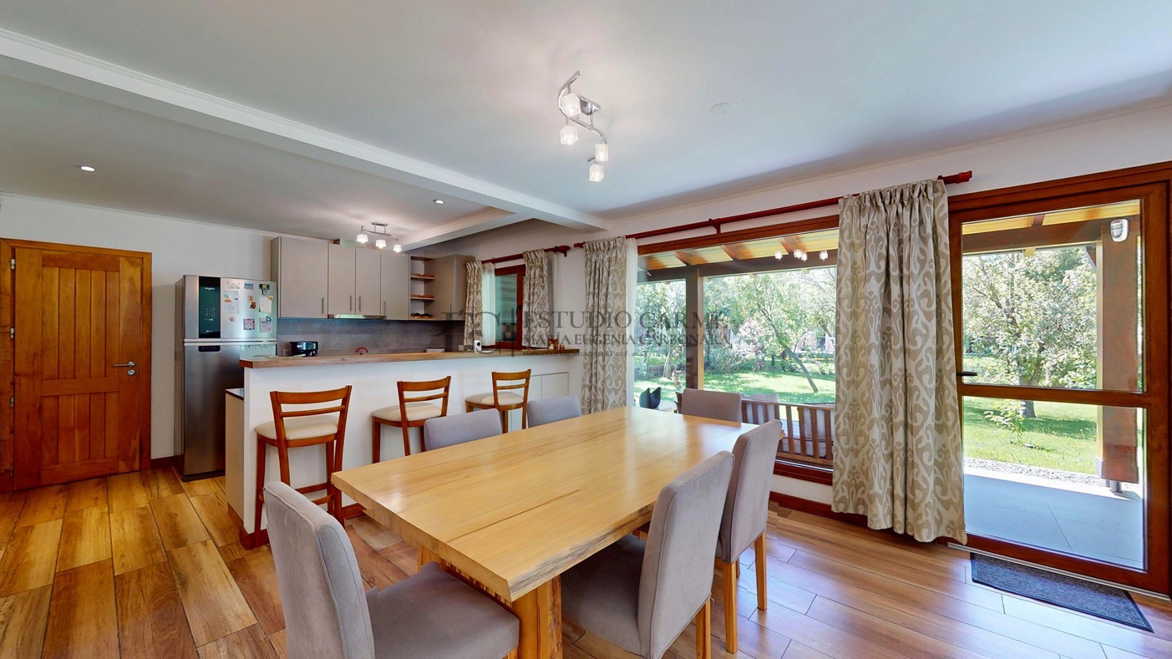 Casa en barrio privado Barrancas de Melipal en venta a 4,5 km del centro de Bariloche con seguridad y pileta