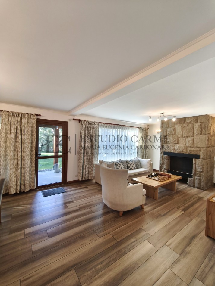 Casa en barrio privado Barrancas de Melipal en venta a 4,5 km del centro de Bariloche con seguridad y pileta