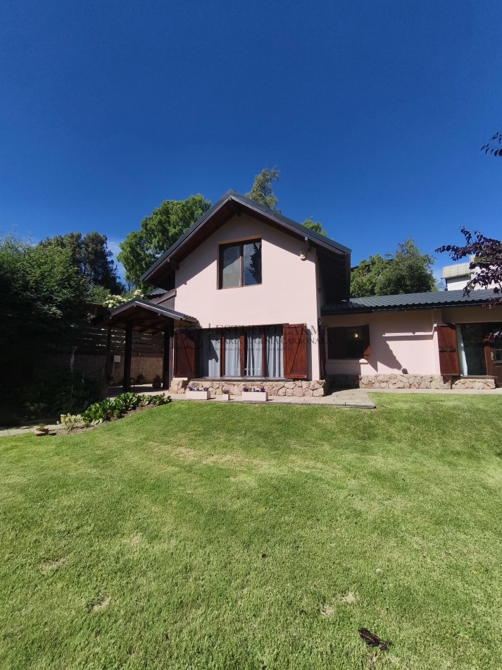 Casa + depto anexo en Barrio La Cascada de Bariloche. Alt. Bustillo Km 6 ideal vivienda y renta turistica venta inversion taller