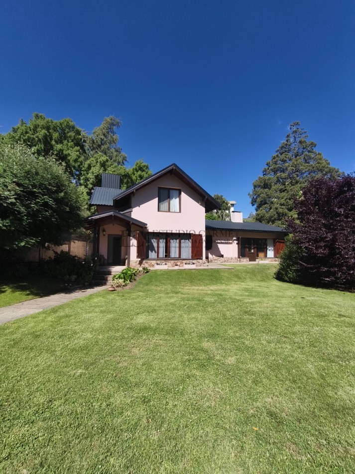 Casa + depto anexo en Barrio La Cascada de Bariloche. Alt. Bustillo Km 6 ideal vivienda y renta turistica venta inversion taller