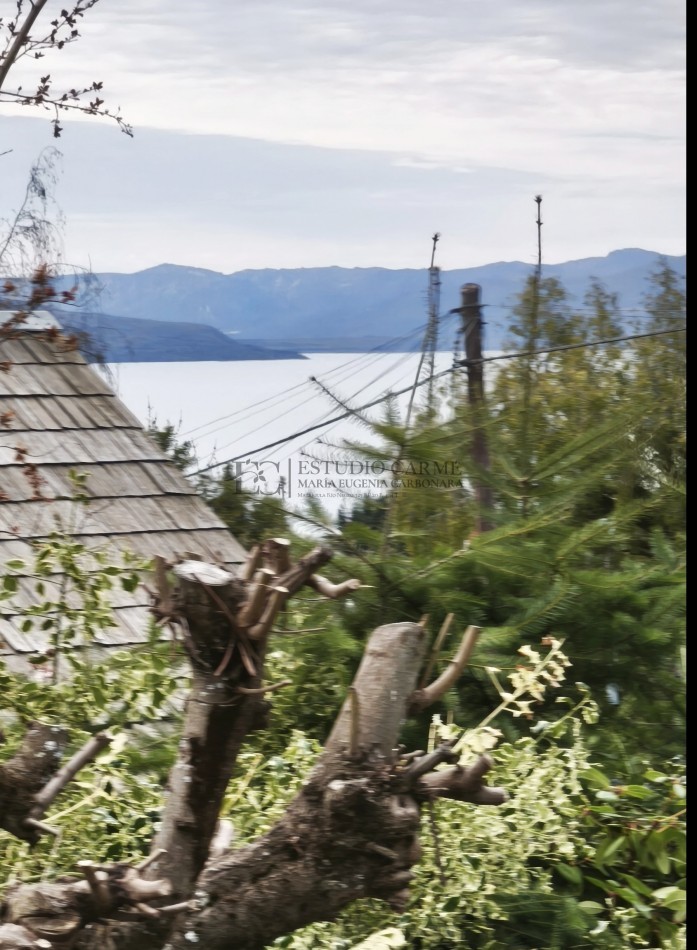 Casa en Melipal Bariloche 6 ambientes jardin  vista parcial al lago Nahuel Huapi posibilidad de quinto dormitorio o dependencia