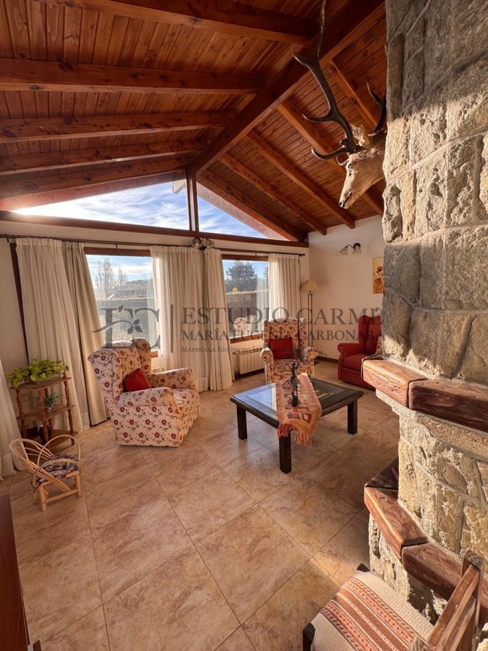 Casa 6 amb + amplio quincho o depto cochera cubierta en Dina Huapi a 15 km de Bariloche zona residencial jardin 