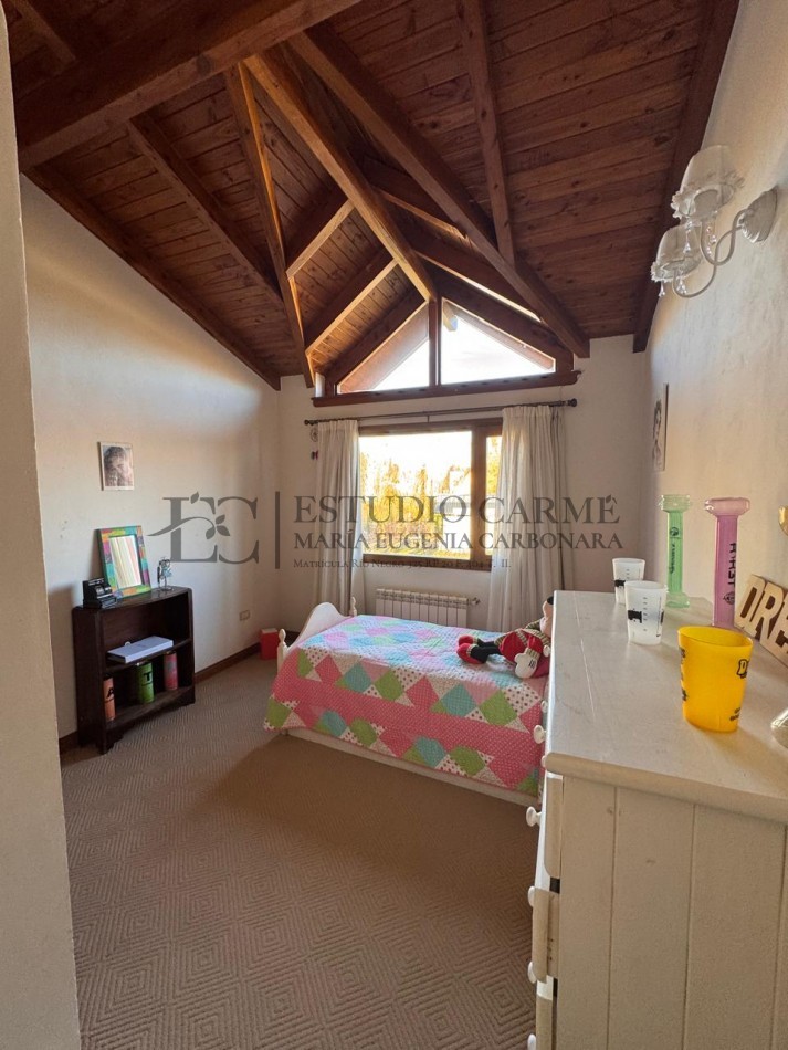 Casa 6 amb + amplio quincho o depto cochera cubierta en Dina Huapi a 15 km de Bariloche zona residencial jardin 