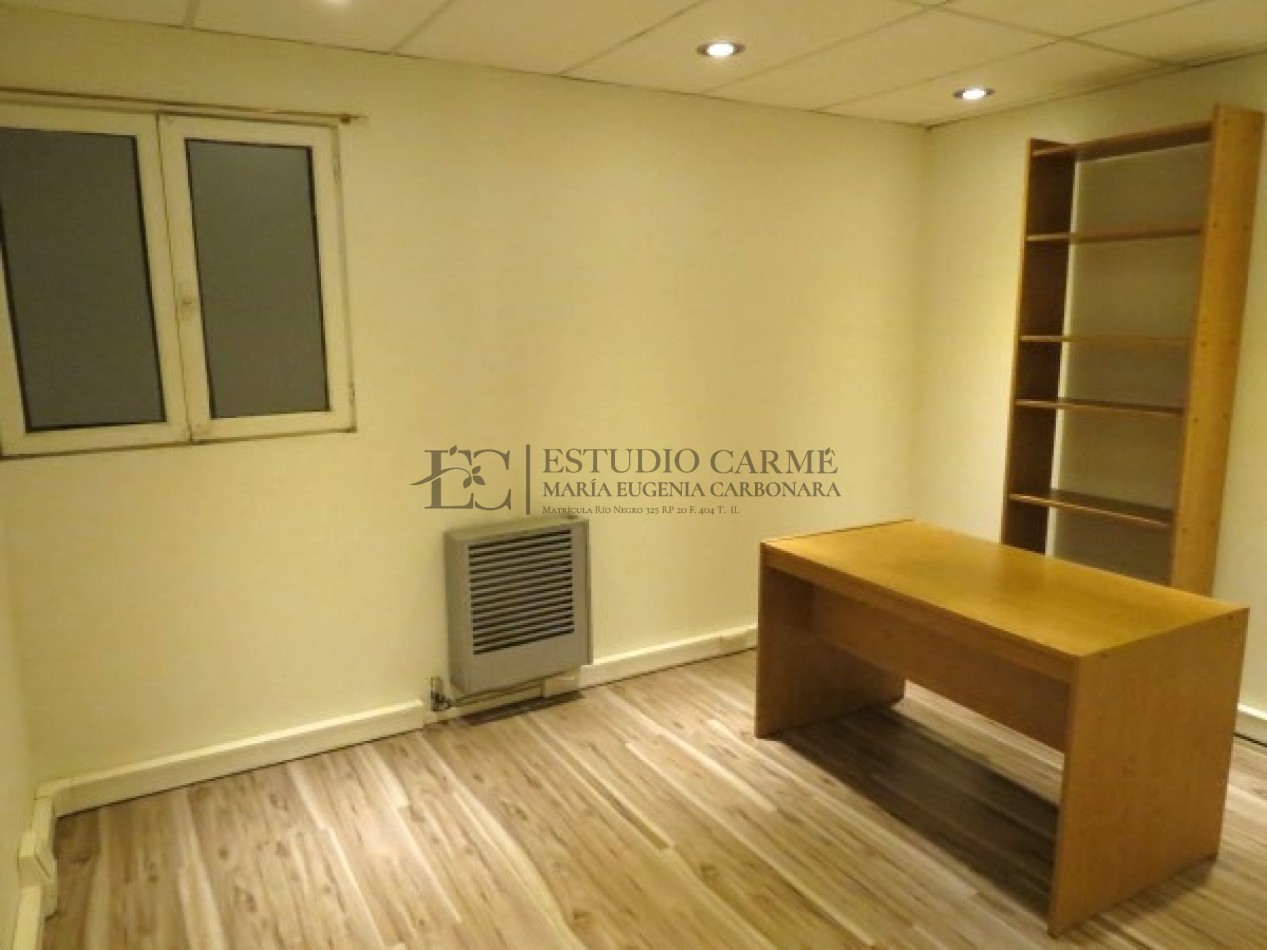 Amplio local comercial con potencial en el centro comercial de Bariloche