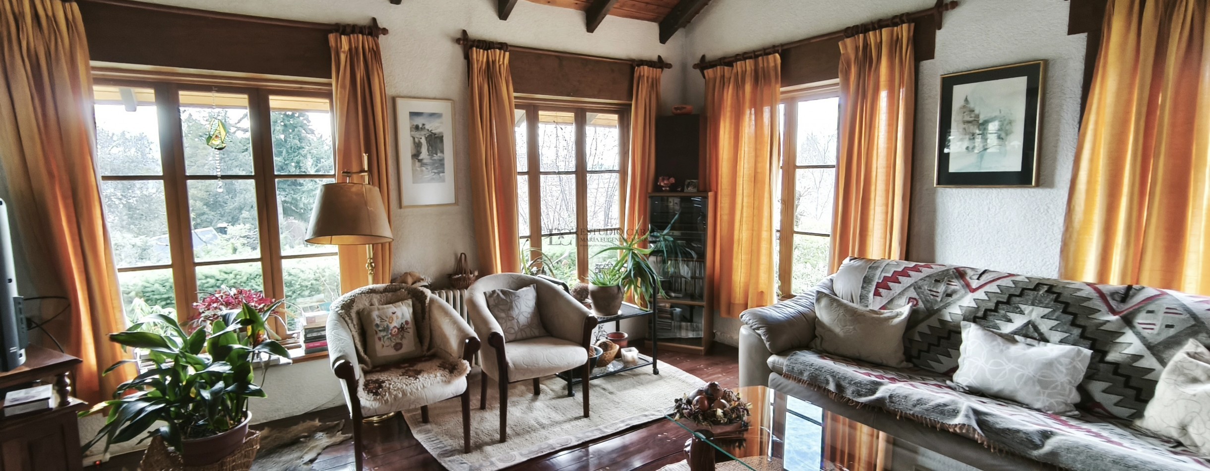 Casa en Melipal Bariloche 6 ambientes jardin  vista parcial al lago Nahuel Huapi posibilidad de quinto dormitorio o dependencia