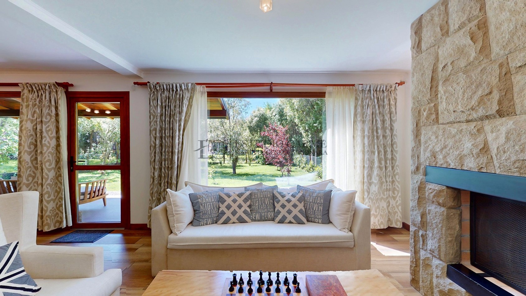 Casa en barrio privado Barrancas de Melipal en venta a 4,5 km del centro de Bariloche con seguridad y pileta