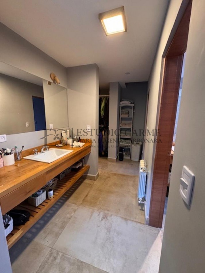 Casa con vista B° cerrado Las Bandurrias, Bariloche, en venta