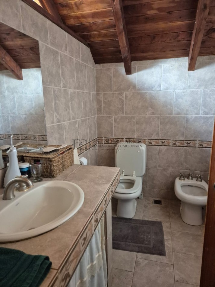 Casa + depto anexo en Barrio La Cascada de Bariloche. Alt. Bustillo Km 6 ideal vivienda y renta turistica venta inversion taller