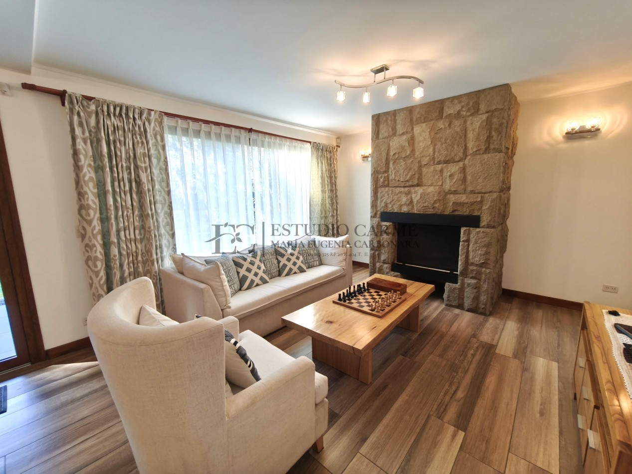 Casa en barrio privado Barrancas de Melipal en venta a 4,5 km del centro de Bariloche con seguridad y pileta