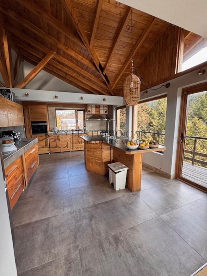 Casa con vista B° cerrado Las Bandurrias, Bariloche, en venta