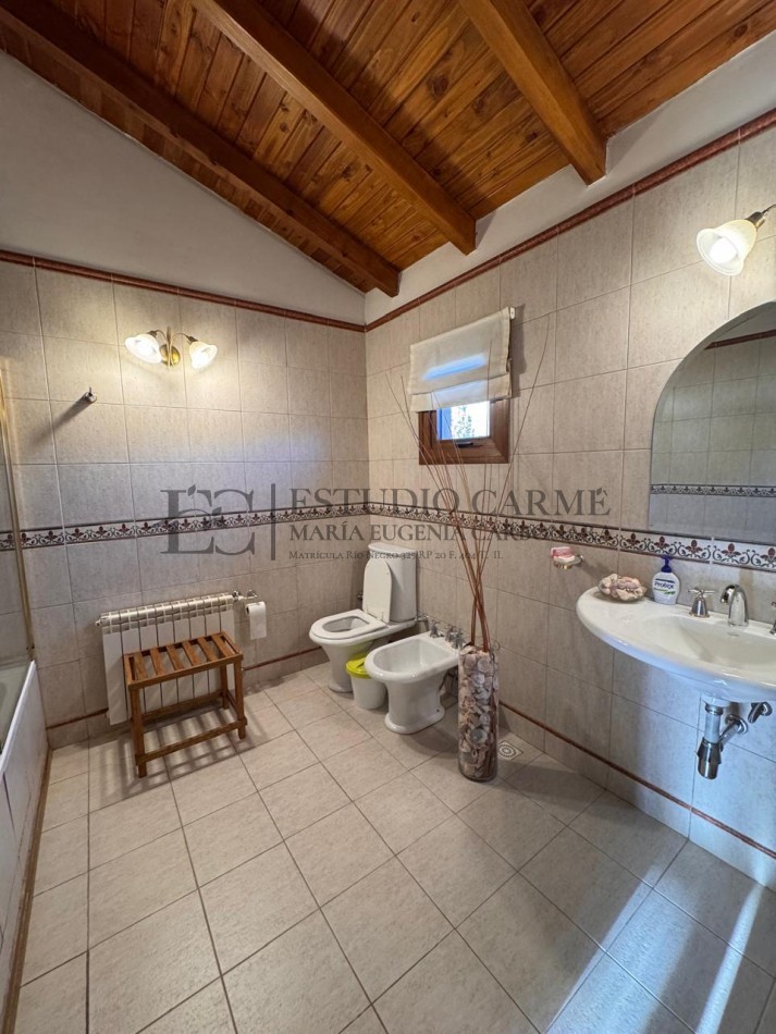 Casa 6 amb + amplio quincho o depto cochera cubierta en Dina Huapi a 15 km de Bariloche zona residencial jardin 