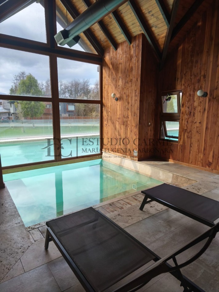 Casa en barrio privado Barrancas de Melipal en venta a 4,5 km del centro de Bariloche con seguridad y pileta