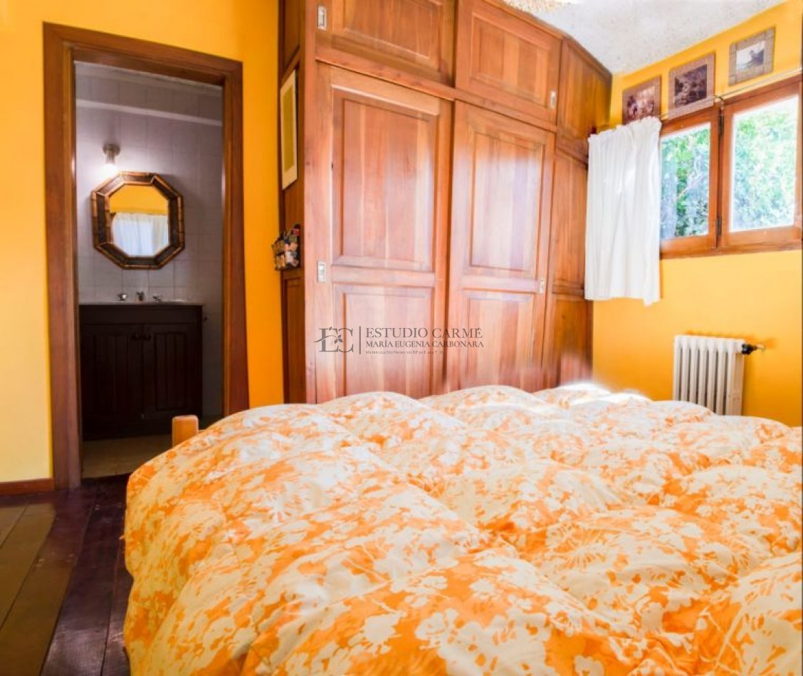 Casa en Melipal Bariloche 6 ambientes jardin  vista parcial al lago Nahuel Huapi posibilidad de quinto dormitorio o dependencia