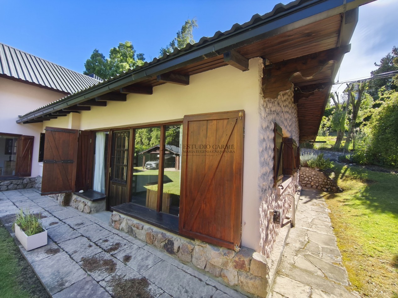 Casa + depto anexo en Barrio La Cascada de Bariloche. Alt. Bustillo Km 6 ideal vivienda y renta turistica venta inversion taller