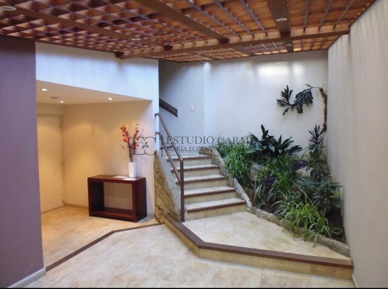 Comodo departamento centro con cochera cubierta