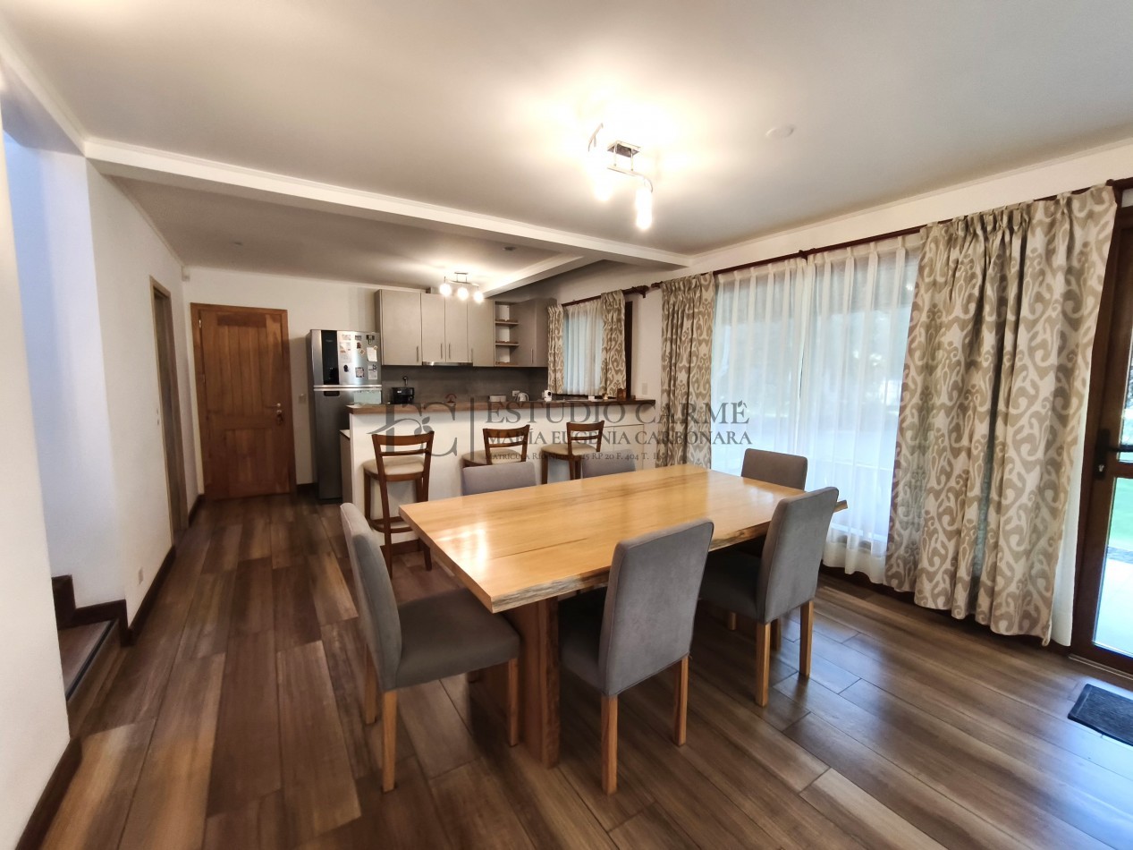 Casa en barrio privado Barrancas de Melipal en venta a 4,5 km del centro de Bariloche con seguridad y pileta