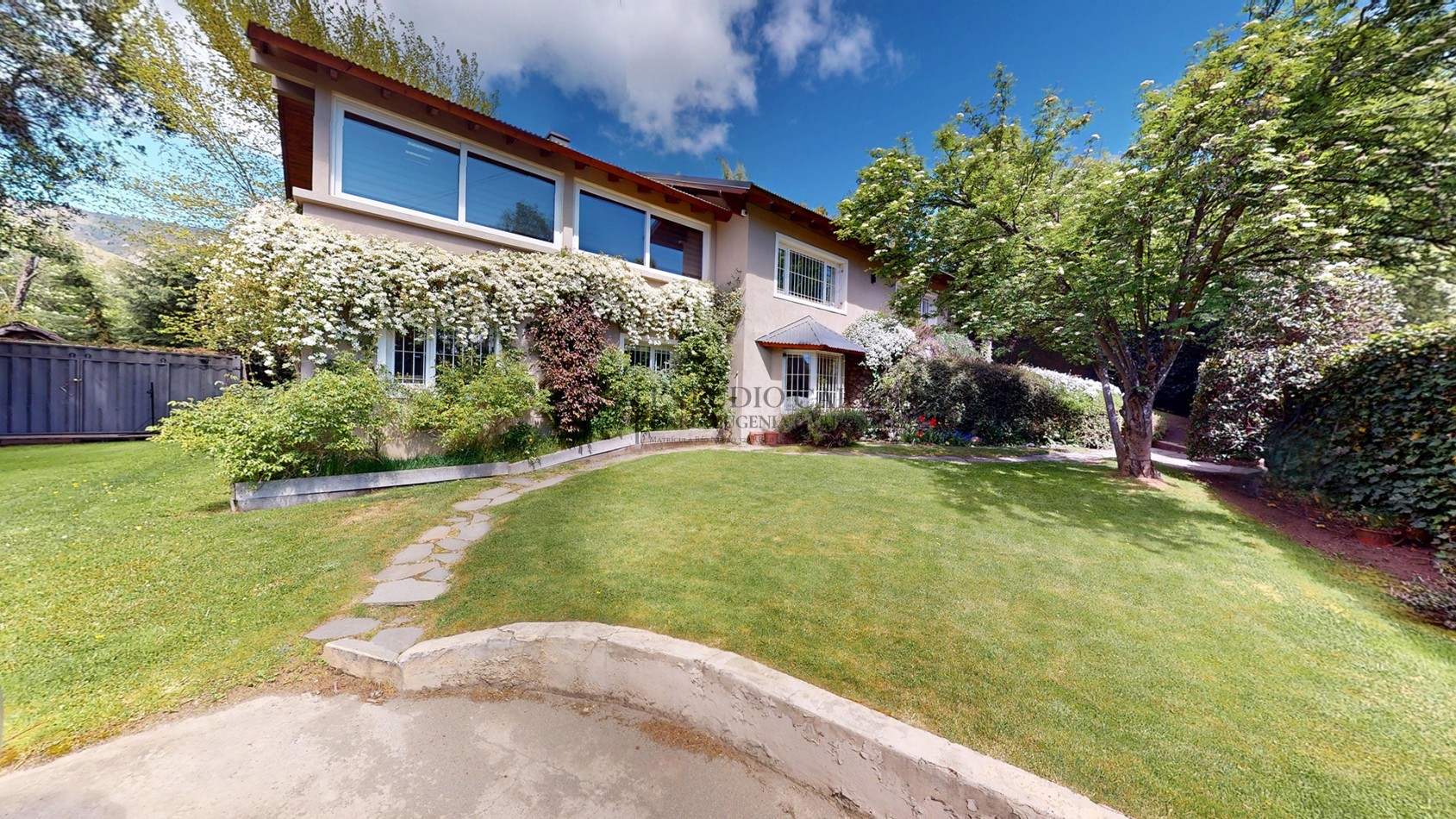 Amplia casa con pileta en La Cascada, Bariloche, en venta