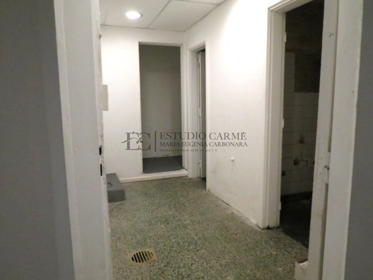 Amplio local comercial con potencial en el centro comercial de Bariloche