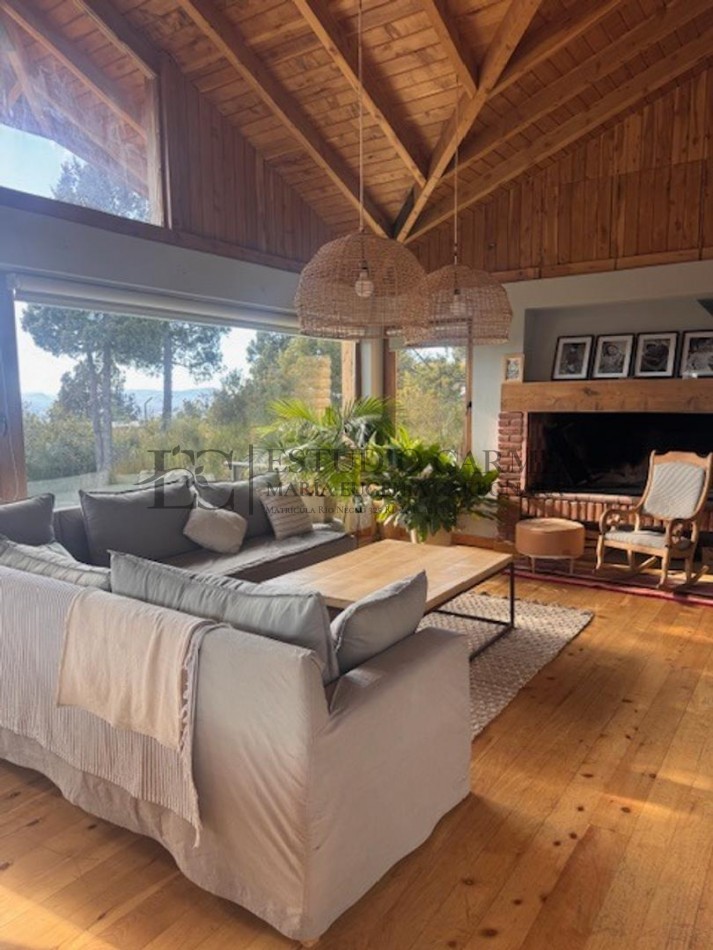 Casa con vista B° cerrado Las Bandurrias, Bariloche, en venta