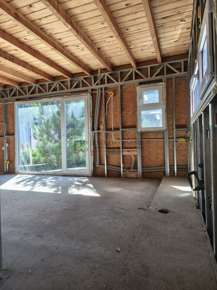 Complejo en block de 3 unidades a terminar en barrio Entre Pinos al este del centro de Bariloche. Oportunidad de inversion.