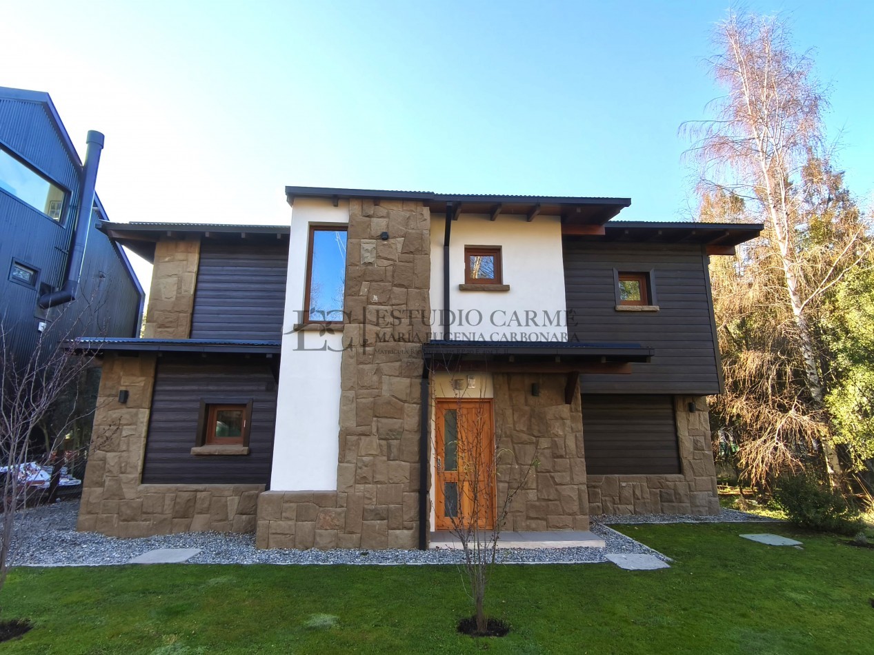 Casa en barrio privado Barrancas de Melipal en venta a 4,5 km del centro de Bariloche con seguridad y pileta
