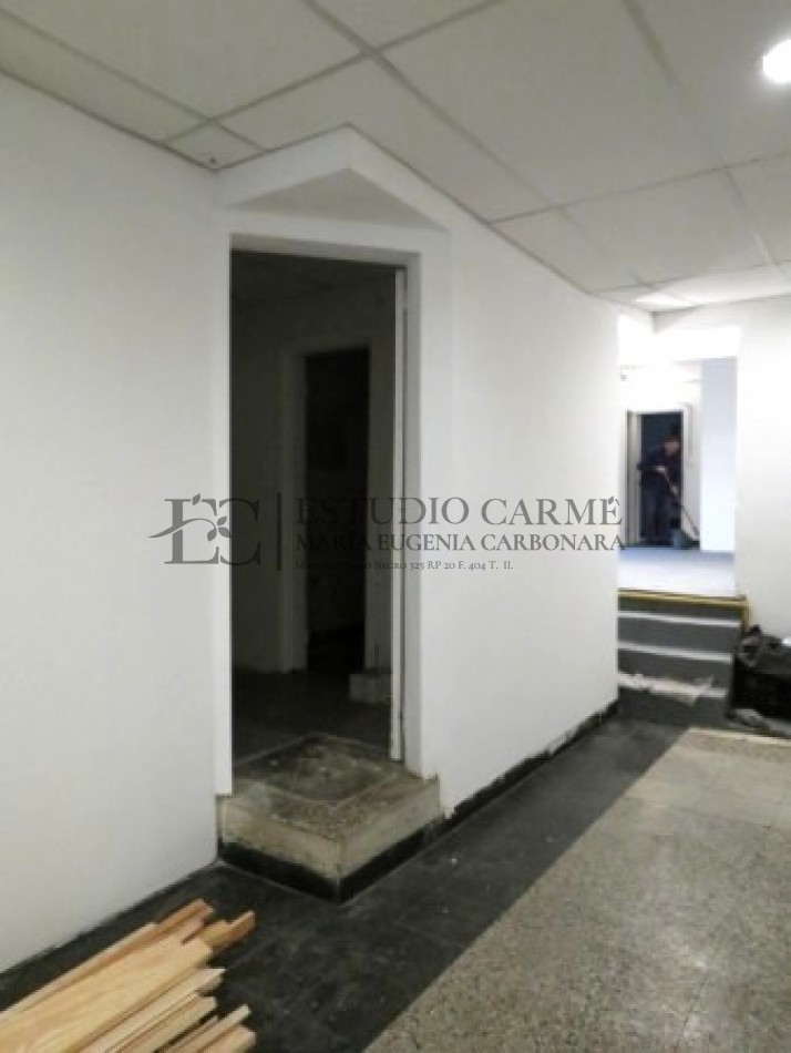 Amplio local comercial con potencial en el centro comercial de Bariloche