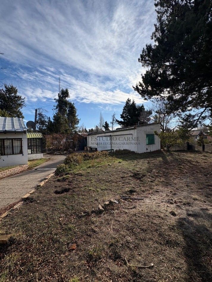 Lote con casa a 100 m del lago y del Rio Limay ubicacion estrategica en Dina Huapi con gas de red