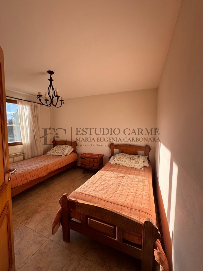 Casa 6 amb + amplio quincho o depto cochera cubierta en Dina Huapi a 15 km de Bariloche zona residencial jardin 