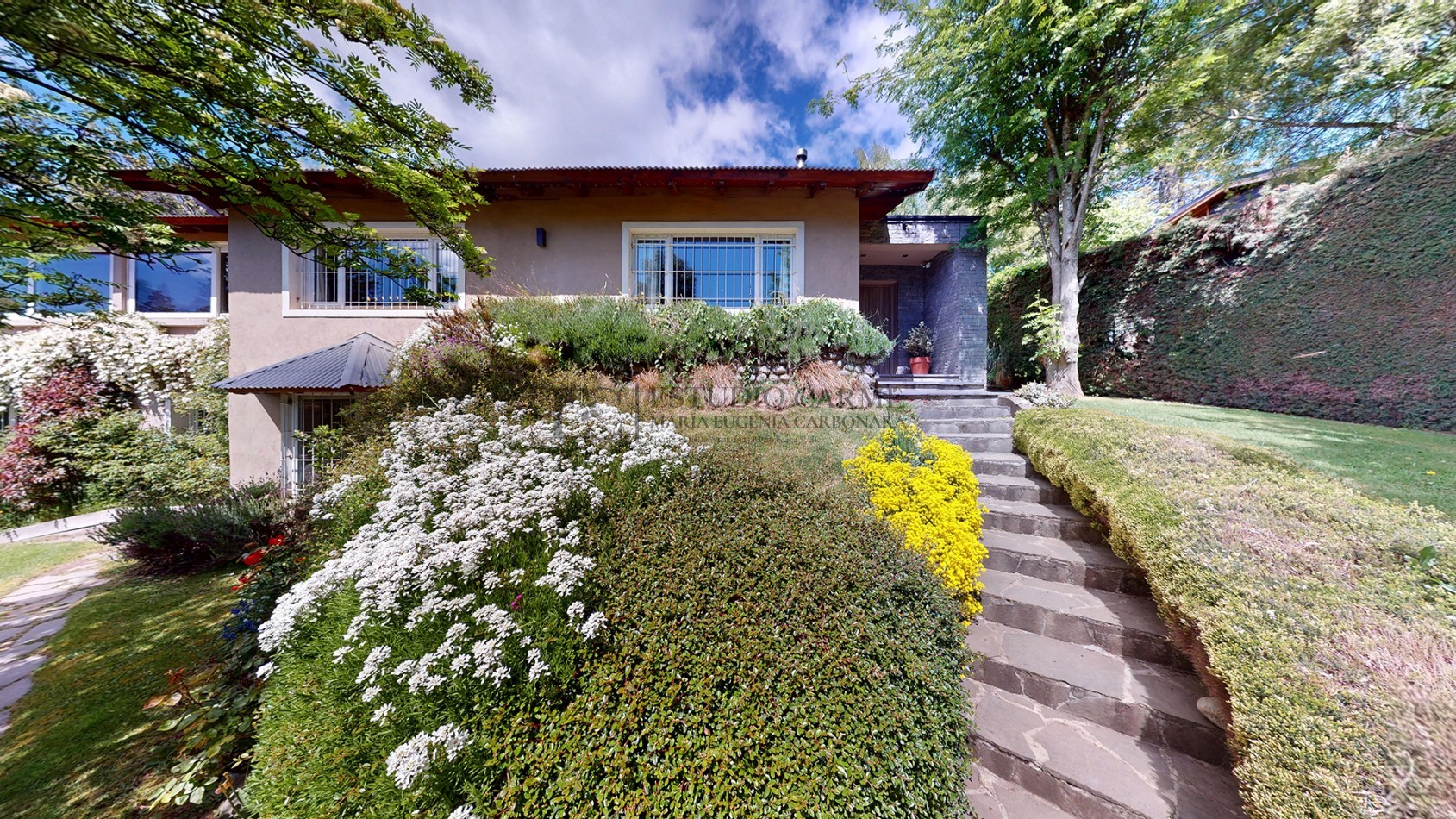 Amplia casa con pileta en La Cascada, Bariloche, en venta