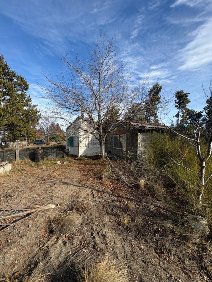 Lote con casa a 100 m del lago y del Rio Limay ubicacion estrategica en Dina Huapi con gas de red