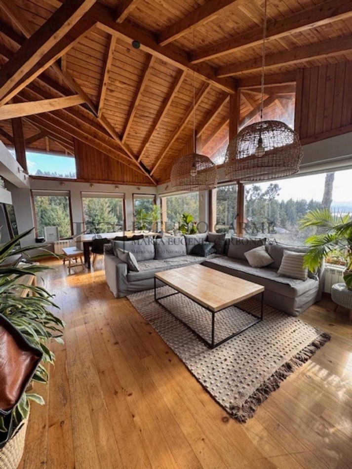 Casa con vista B° cerrado Las Bandurrias, Bariloche, en venta