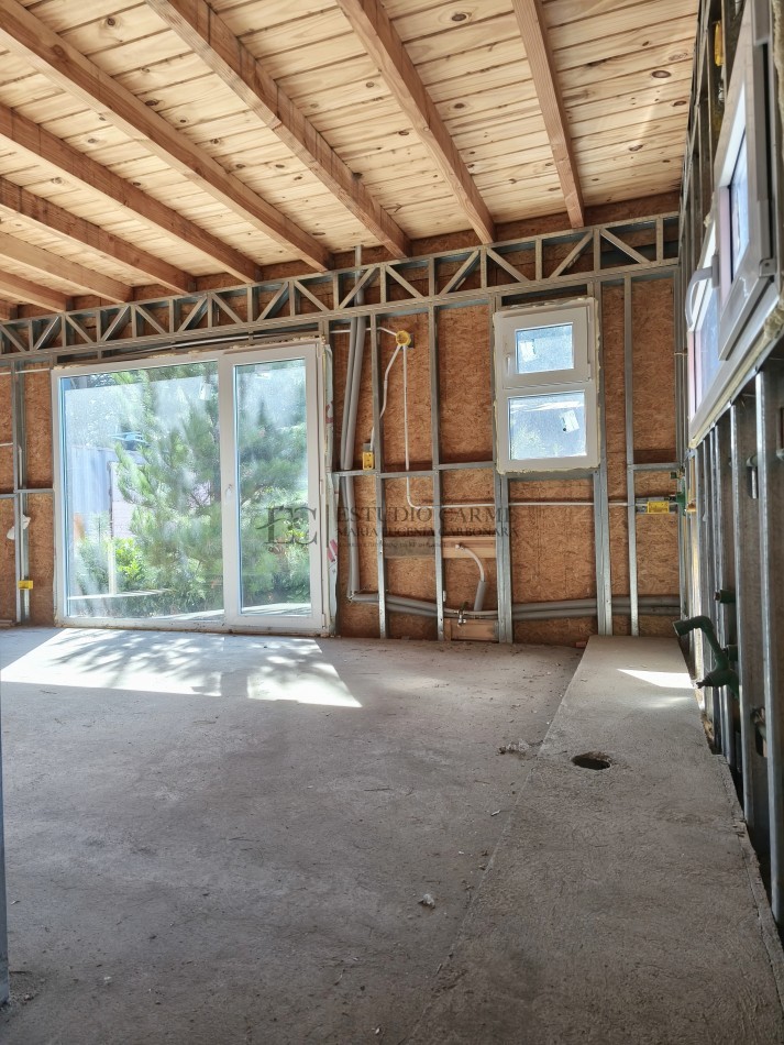 Complejo en block de 3 unidades a terminar en barrio Entre Pinos al este del centro de Bariloche. Oportunidad de inversion.