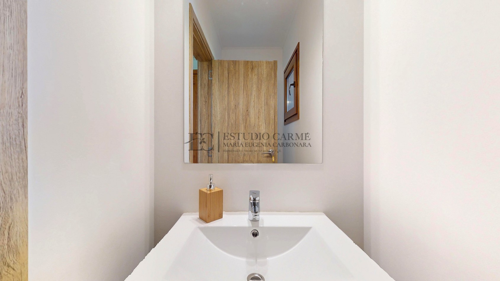 Casa en barrio privado Barrancas de Melipal en venta a 4,5 km del centro de Bariloche con seguridad y pileta