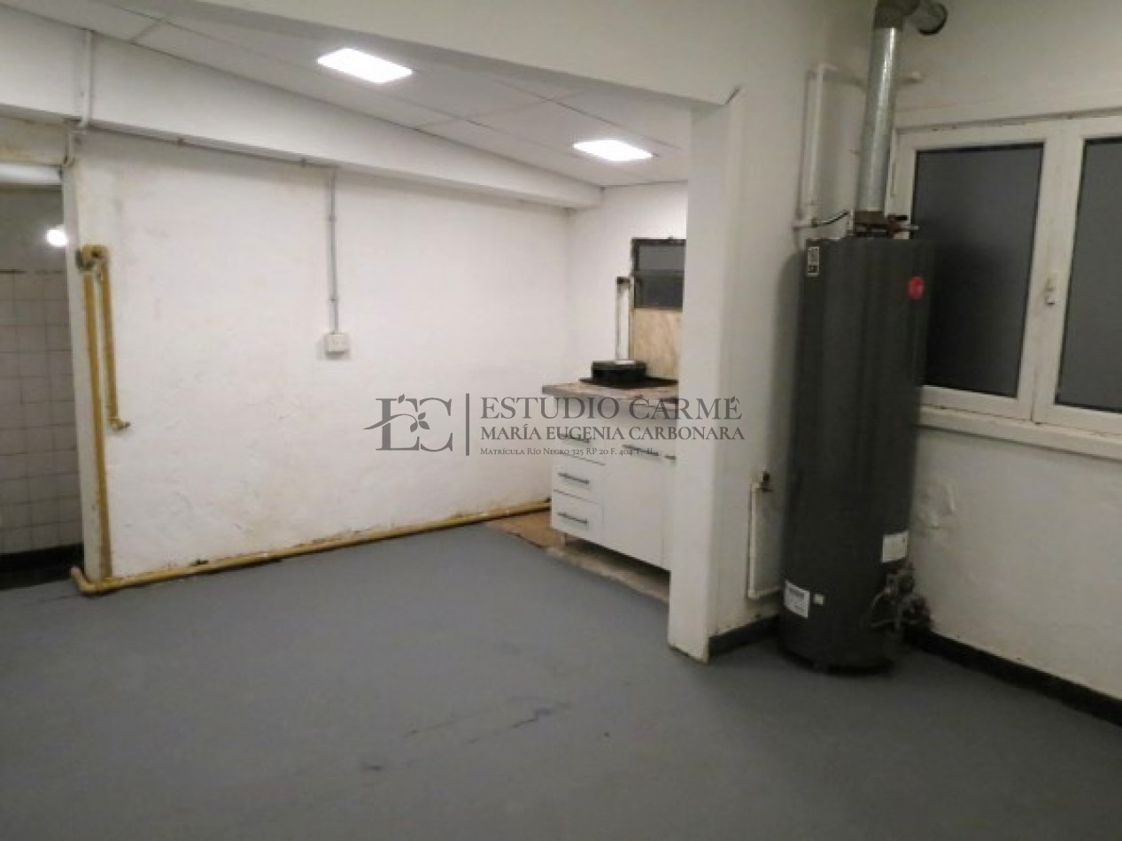 Amplio local comercial con potencial en el centro comercial de Bariloche