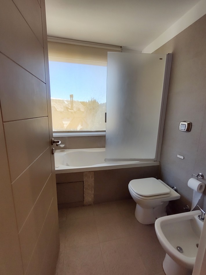 Departamento amoblado en Village Condo, Villa Catedral edif con spa, piscina cubierta gimnasio, jacuzzi. En venta apto turismo. Bariloche 