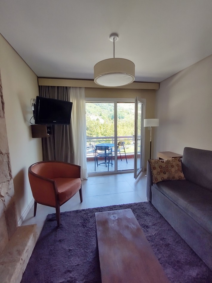 Departamento amoblado en Village Condo, Villa Catedral edif con spa, piscina cubierta gimnasio, jacuzzi. En venta apto turismo. Bariloche 