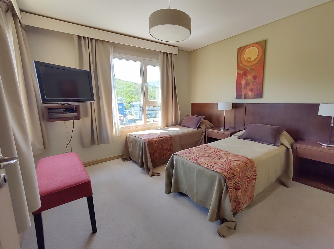 Departamento amoblado en Village Condo, Villa Catedral edif con spa, piscina cubierta gimnasio, jacuzzi. En venta apto turismo. Bariloche 