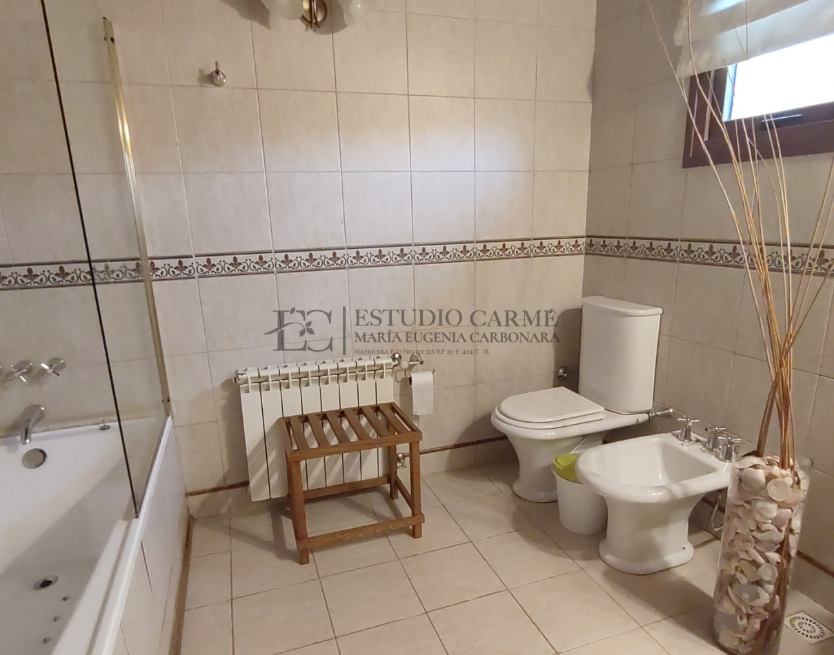 Casa 6 amb + amplio quincho o depto con garage en Dina Huapi a 15 km de Bariloche zona residencial jardin 