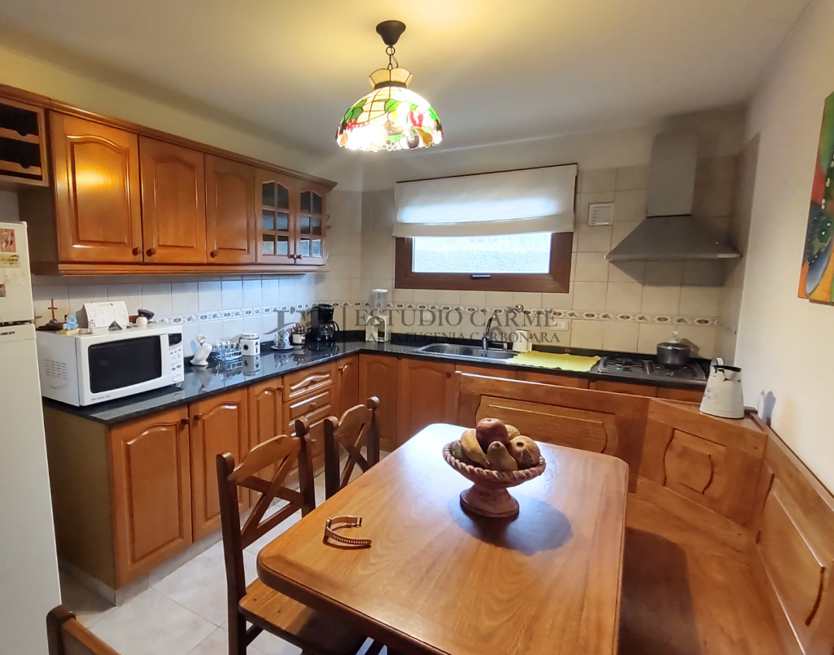 Casa 6 amb + amplio quincho o depto con garage en Dina Huapi a 15 km de Bariloche zona residencial jardin 