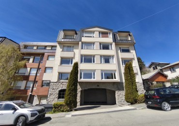 Comodo departamento centro con cochera cubierta