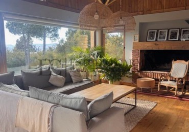 Casa con vista B° cerrado Las Bandurrias, Bariloche, en venta